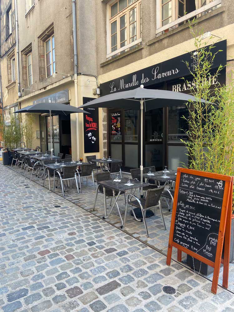 Réservez et profitez, si vous le souhaitez, de notre terrasse ensoleillée